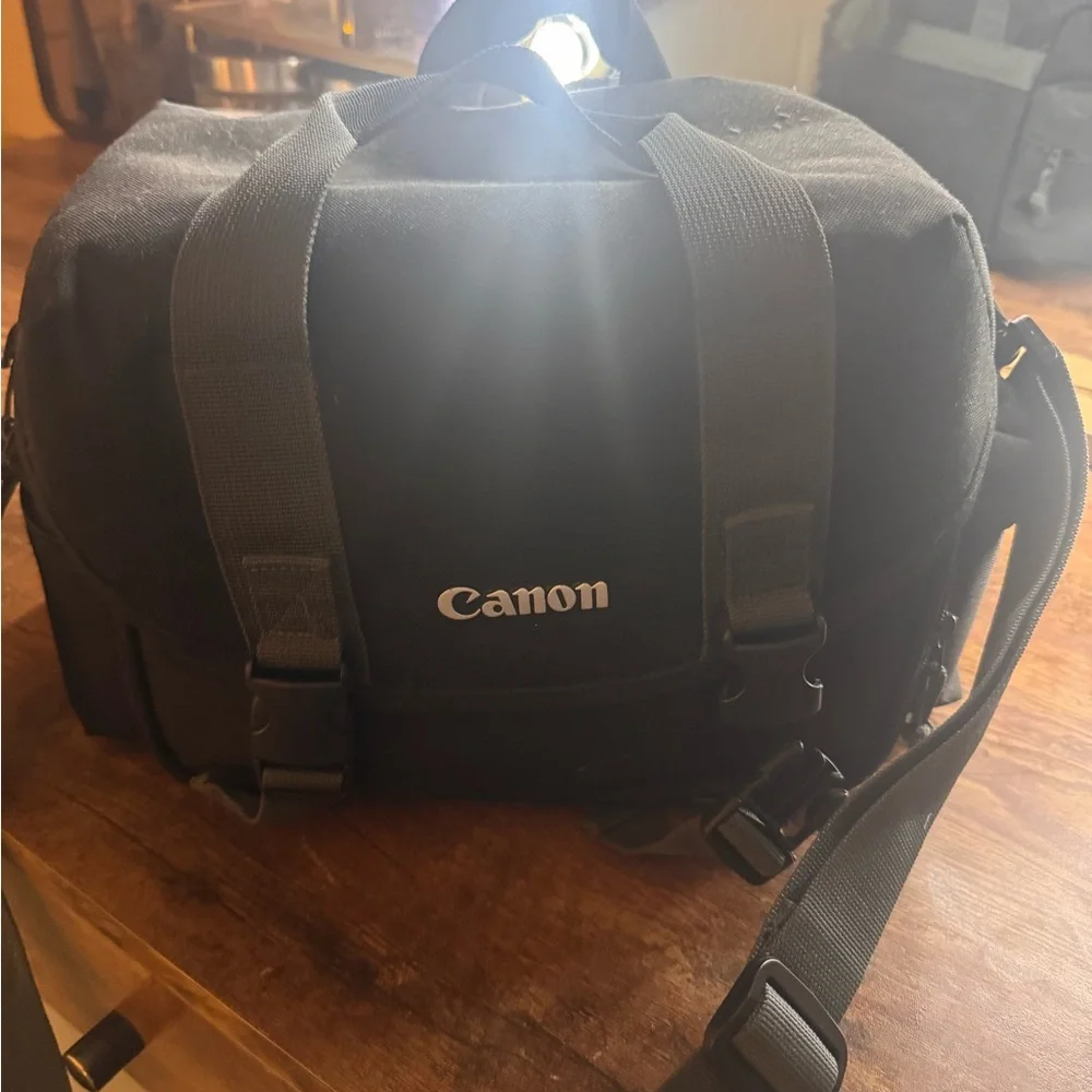 Canon EOS Rebel T5i DSLR Camera with 18-55mm Lens - Black